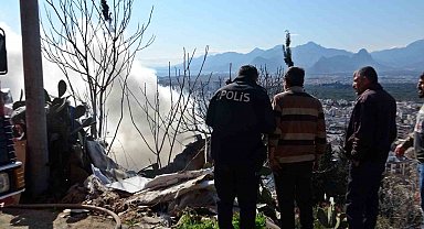 Evinin yanışını çaresiz gözlerle izledi, odaların halini görünce başını duvara yaslayıp öylece kaldı