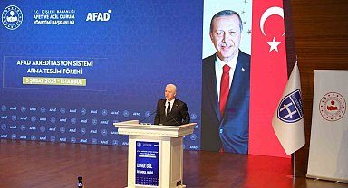 Eyüpsultan'da AFAD tarafından 72 ekip için "Akreditasyon Sistemi Arma Teslim Töreni" düzenlendi