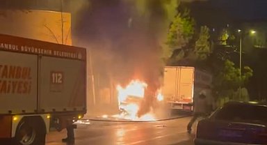 Eyüpsultan'da alev alan araçta patlamalar peş peşe geldi