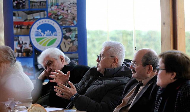 Farklı kuşaklar bu programda bir araya gelerek eğitim üzerine konuştu