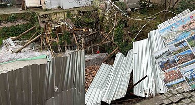 Fatih'te toprak kaymasının ardından yol çöktü: O anlar kamerada