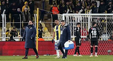 Fenerbahçe'nin 3 stoperi sakatlanarak oyundan çıktı