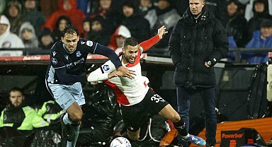 Feyenoord'un yeni teknik direktörü Robin van Persie oldu