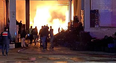 Finike Toptancı Hali'nde korkutan yangın