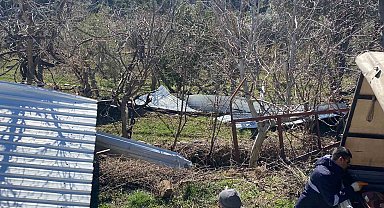 Fırtına Gazipaşa'da köy konağının çatısını uçurdu