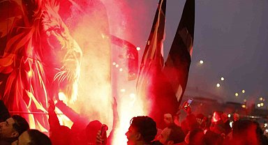 Galatasaray'a Amsterdam'da coşkulu karşılama