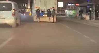 Gaziantep'te 4 çocuğun kamyon arkasında tehlikeli yolculuğu kamerada
