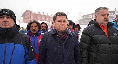 Genç kayakçılar piste çıktı