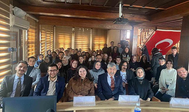 Gençler; okuyor, düşünüyor, konuşuyor, 'Bilgi Şöleni' tamamlandı