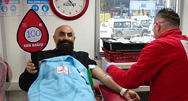 Genel Cerrahi Uzmanı Dr. Kerem Keskin, 100'üncü kan bağışında bulundu