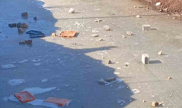 Gölbaşı'nda su kanalları dondu