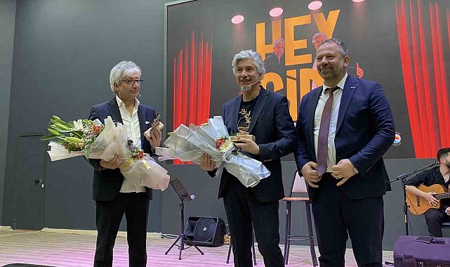 Gömeç Nuri Bozyel Kültür Salonu Süheyl ve Behzat Uygur'un oyunuyla açıldı