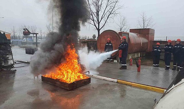 Gönüllü itfaiyeciler katkı sağlıyor