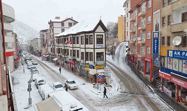 Gümüşhane'de kar yağışı etkili oldu