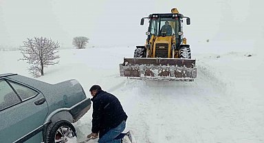 Gümüşhane'de karla mücadele çalışmaları devam ediyor