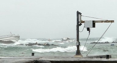 Güney Kore'de iki balıkçı teknesi karaya oturdu: 1 ölü, 3 kayıp