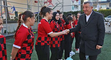 Güzelbahçe Kız Futbol Takımı'ndan iddialı başlangıç