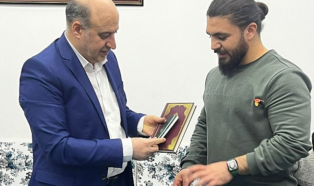 Hadis yarışmasını kazanan öğrenciler altınla ödüllendirildi