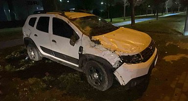 Hafif ticari araç ile çarpışan otomobil takla attı: 1 yaralı