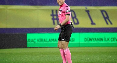 Hakem Raşit Yorgancılar'dan, dili boğazına kaçan futbolcuya hayati müdahale!