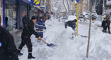 Hakkari Belediyesinden karla mücadele seferberliği