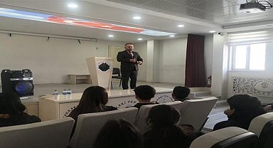 Hakkari Müftüsü Okuş, lise öğrencileriyle buluştu