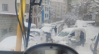 Hakkari'de karla mücadele çalışması devam ediyor