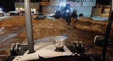Hakkari'de karla mücadele çalışması