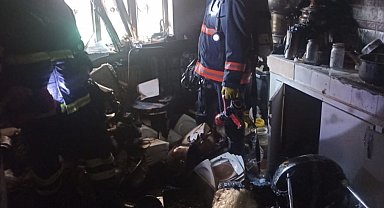 Hakkari'de yangında evde mahsur kalan 7 kişi kurtarıldı