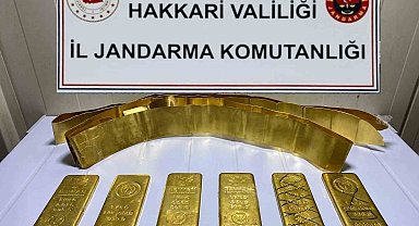 Hakkâri'de piyasa değeri yaklaşık 27 milyon 200 bin TL olan 8 kilo külçe altın ele geçirildi