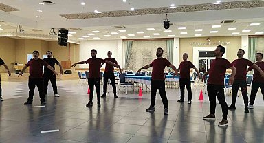 Halk Oyunları Topluluğu, geleneksel zenginlikleri yaşatmaya devam ediyor