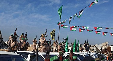 Hamas, 3 İsrailli esiri Kızılhaç'a teslim ederek serbest bıraktı