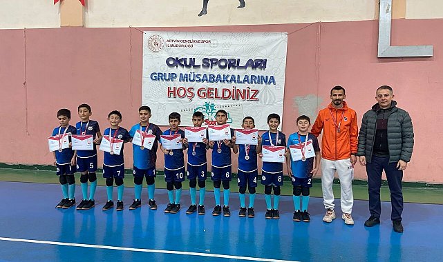 Hamur Adımova Ortaokulu voleybol takımı bölge şampiyonu oldu