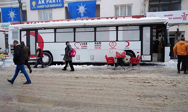 Hasköy'de 'Birbirimize Candan Bağlıyız' kan bağışı kampanyasına yoğun ilgi