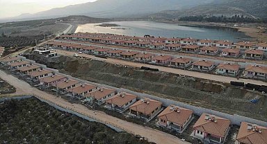 Hassa'da göl ve Amanos Dağları manzaralı 206 köy evinde yaşam Mart ayında başlayacak