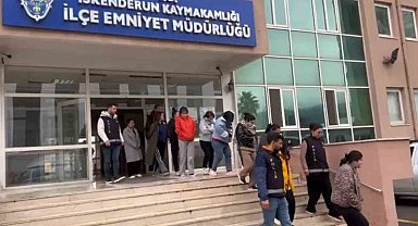 Hatay'da masaj ve SPA salonlarına operasyon: Kaçak çalışan 20 yabancı uyruklu kadın tespit edildi