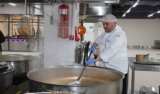 Her gün bin ihtiyaç sahibine yemek