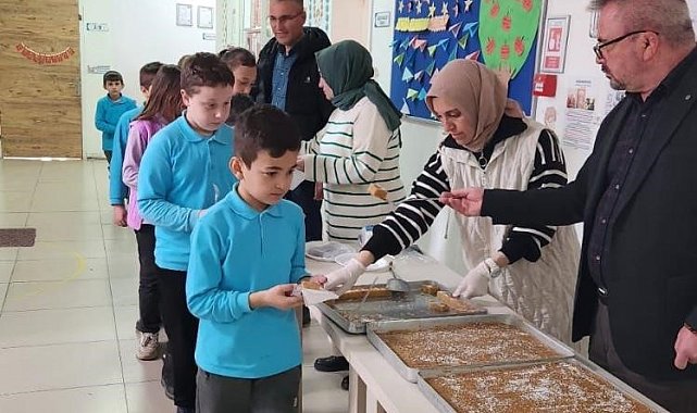 Hisarcık'ta merhum öğretmen anısına irmik tatlısı ikram edildi