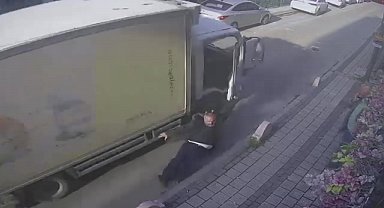 İETT şoförü ile kamyonet sürücüsü arasında kavga çıktı: İETT şoförü, dikiz aynasına tutunduğu kamyonetin altında ezildi