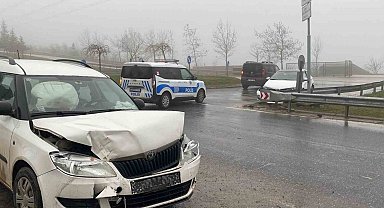 İki otomobilin çarpıştığı kazada sürücüler yaralandı