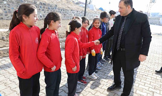 İl Müdürü Ahmet Çelebi, başarılı sporcuları tebrik etti