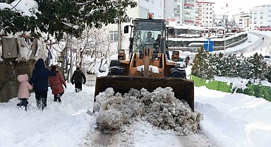 İlkadım'da karla mücadele devam ediyor