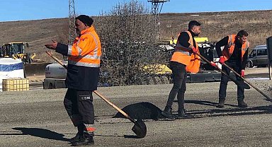 İmranlı Yolu köstebek yuvasına döndü