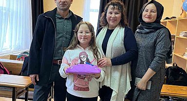 İnci Bayram İstiklal konulu resim yarışmasında Türkiye 2. oldu