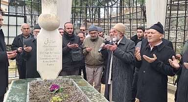 İskilipli Atıf Hoca kabri başında dualarla anıldı