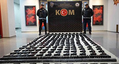 Isparta'da iki araçta yüzlerce ruhsatsız tabanca ele geçirildi