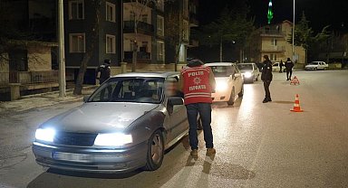 Isparta'da trafik ve narkoalan uygulamasıda 16 sürücüye ceza kesildi