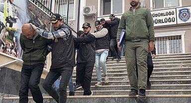 İstanbul'da çalıntı çekle 9,8 milyonluk vurgun: 5 gözaltı