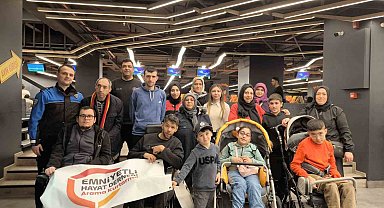 İstanbul'da engelliler bowling ile sosyalleşti