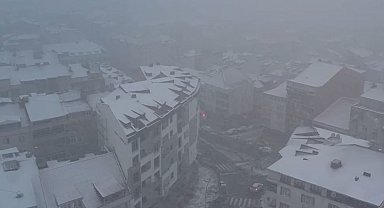 İstanbul'da etkili olan kar yağışı yolları havadan görüntülendi